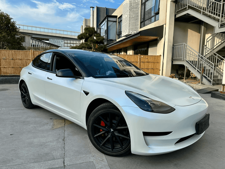 Matte White Blue Color Shift Vinyl Wrap