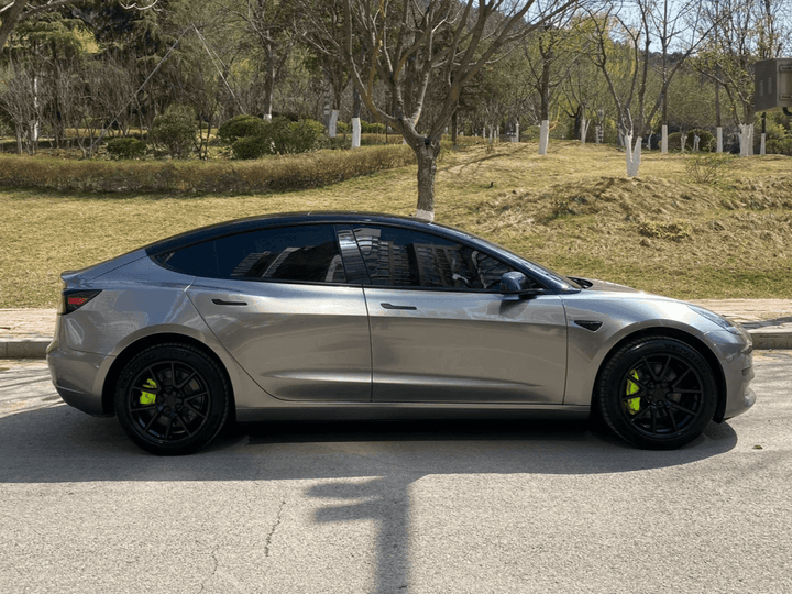 Gloss Metallic Gun Metal Silver Vinyl Wrap